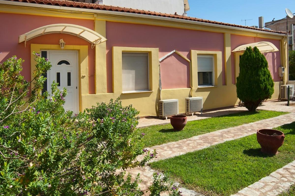 Villa Elli 1 Beach front with garden - B&B Itéa