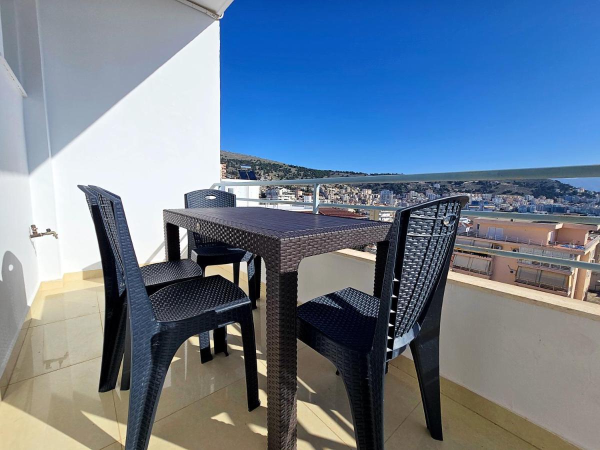 Jona's Top-Floor Oasis - B&B Sarandë