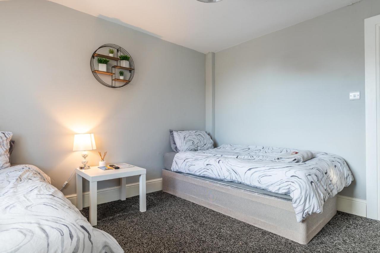 Twin Room with Shared Bathroom