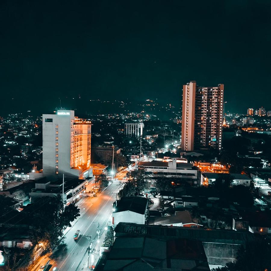 2 Double Beds Available Golden Peak Condotel - Ferienwohnung Cebu City