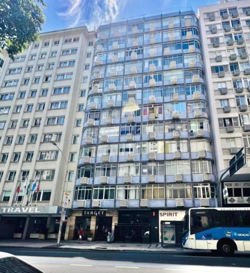 Ocean Post 4 Copacabana - apartamento completo no melhor ponto de Copacabana , a 200m da praia e 350m do metrô - B&B