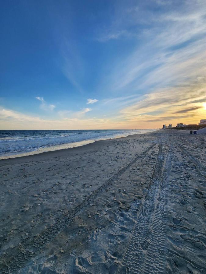 Cozy Fall Beach Escape Heated Pool & Hot Tub - B&B Myrtle Beach