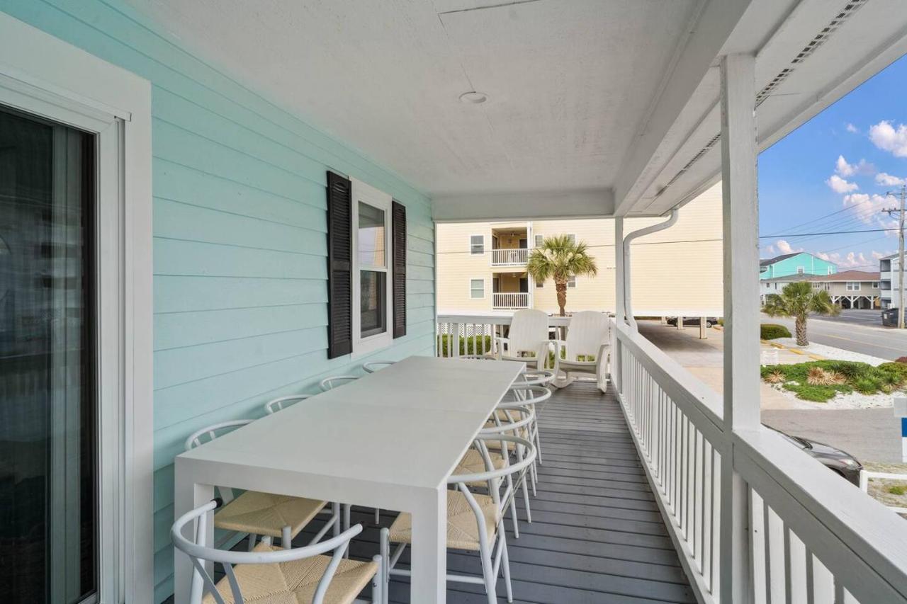 Beachy Escape Pool & Hot Tub 2 Min to Beach - B&B Myrtle Beach