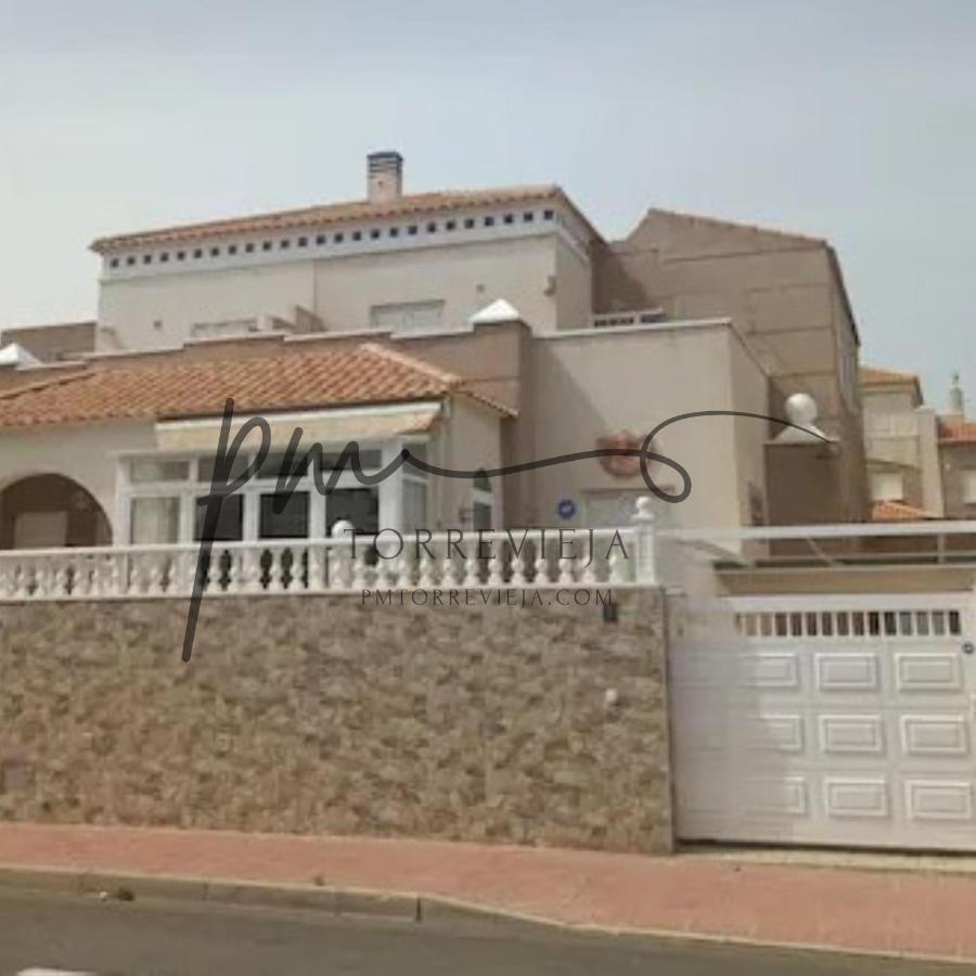 Quadro-Pool-Barbeque-Torrevieja PMT07 - B&B Torrevieja