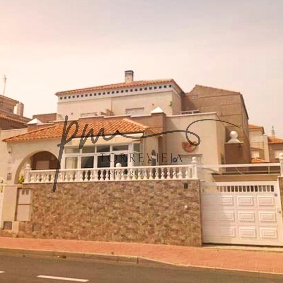 Quadro-Pool-Barbeque-Torrevieja PMT07 - B&B Torrevieja