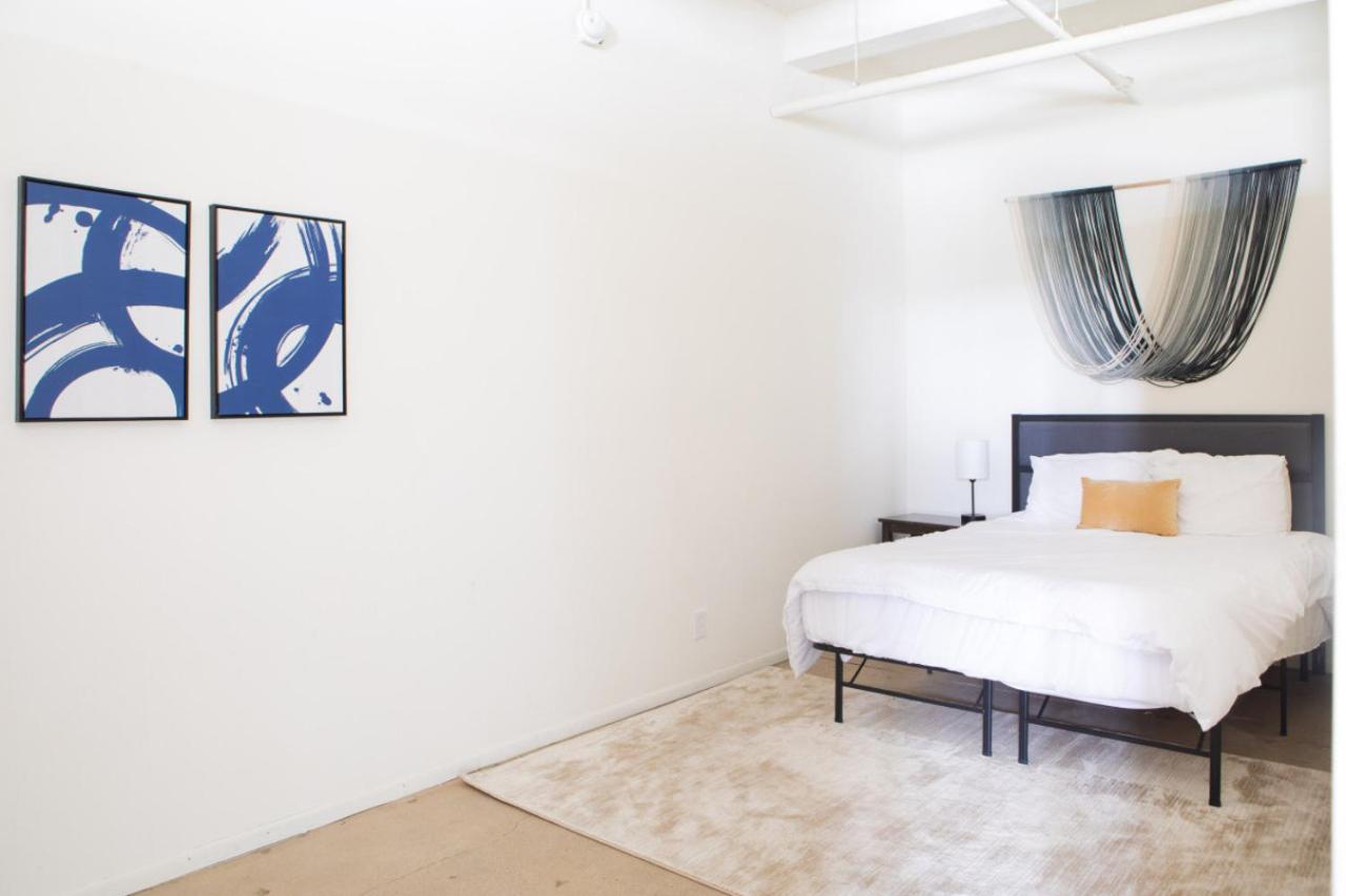 Westown 1BR Apt Near Fiserv, Baird, and Theater District - B&B Milwaukee