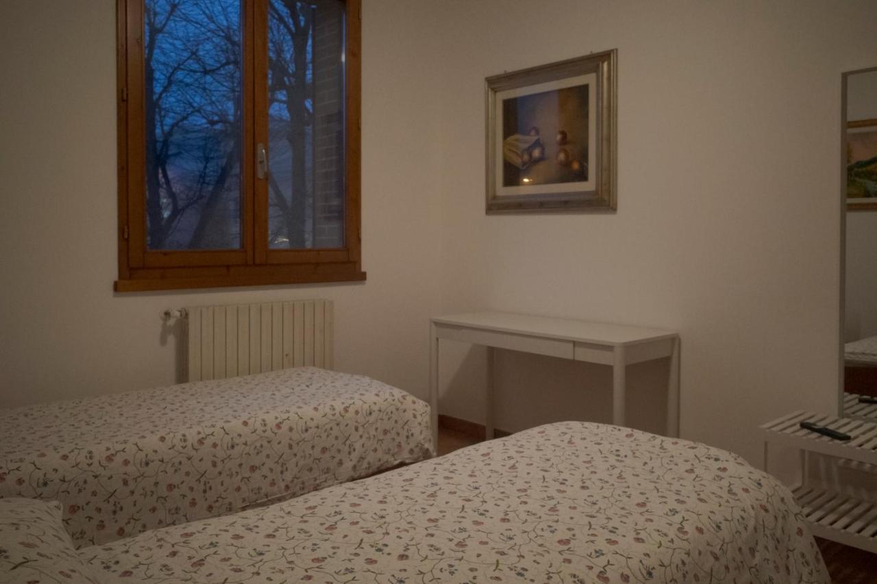 Doppel- oder Zweibettzimmer