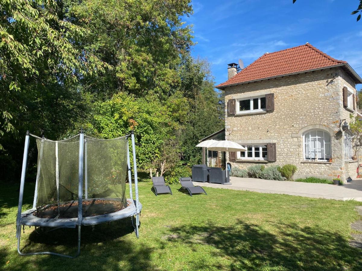 Maison familiale climatisée, jardin cinema et jeux - B&B Épisy