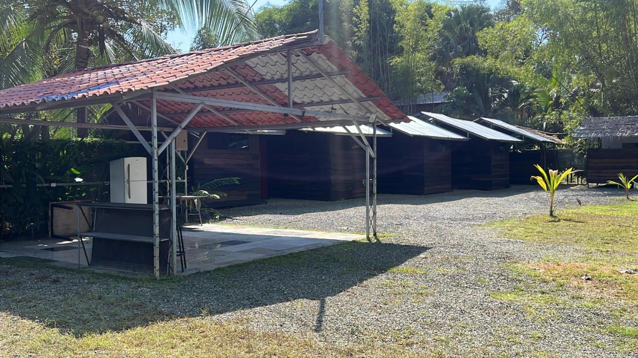 Cabañas MOHES ballena - B&B Uvita