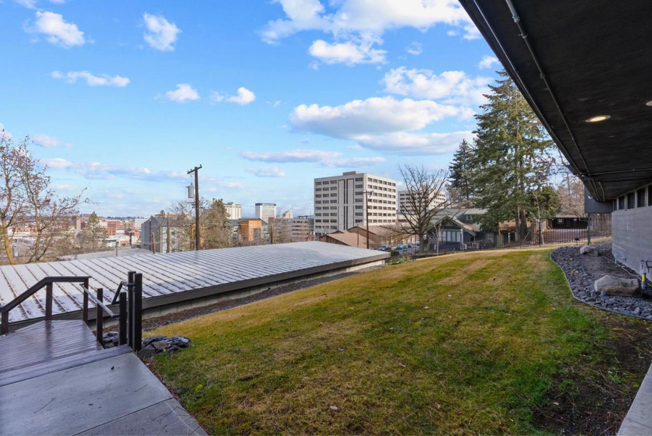 Historic Modern Apartment Park Free w DT Views - B&B