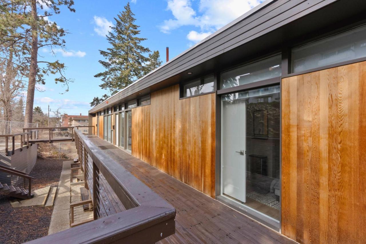 Iconic Modern Stay w Free Parking - B&B
