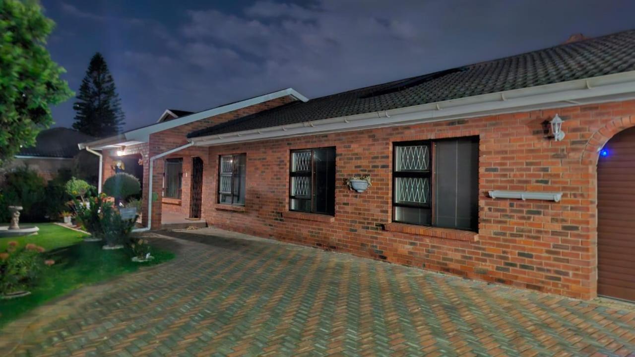 Sunset Walk Self Catering Guest House - B&B Jeffreys Bay