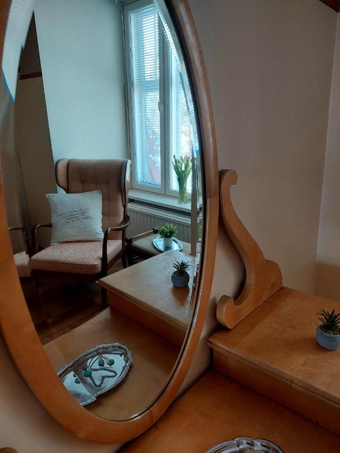 Camera Matrimoniale con Servizi Igienici in Comune