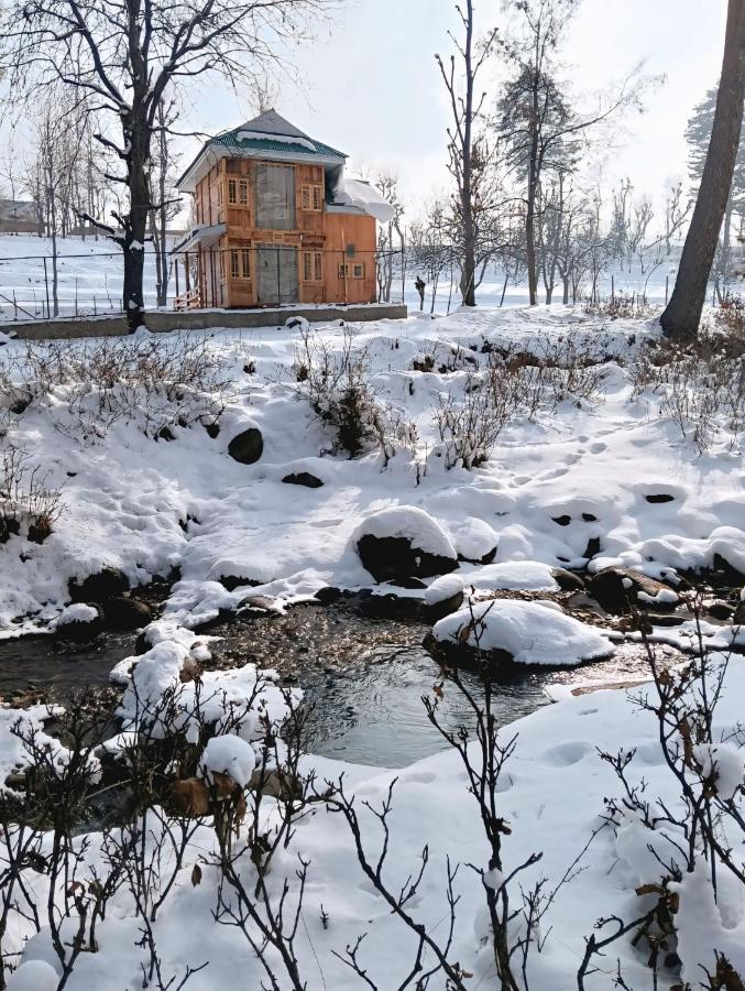 Chalet Rivera Doodpathri a Cozy 2BK cabin - B&B