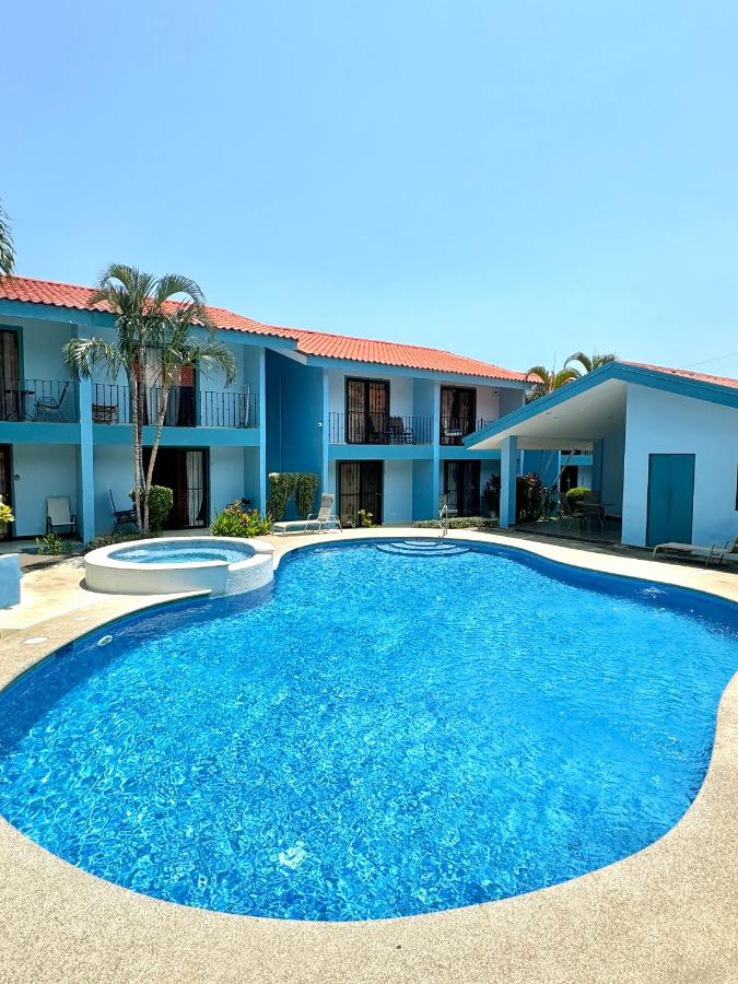 Pineapple Condo At Villa Riviera - Ferienwohnung