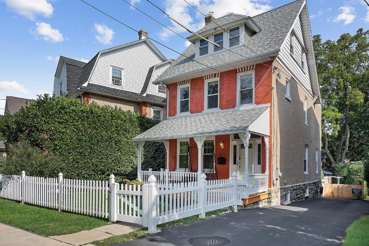Main Line Manor 3BR with King Beds & Patio & Backyard - B&B