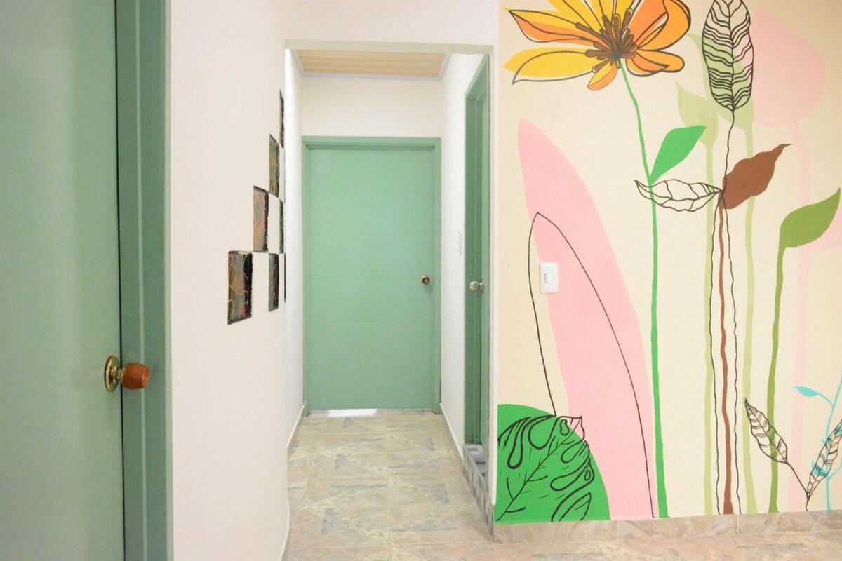 Apto 301 - Remodelado, iluminado y buena vista - Casa Orquídeas - B&B