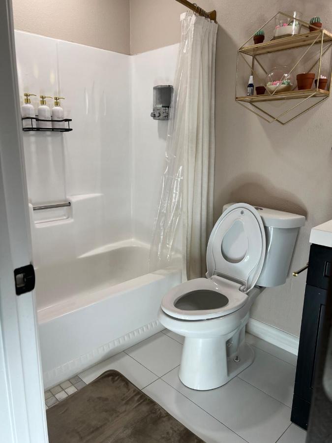 Luxury Home LA Big Bear & LV 5 Mins to Mall - B&B Victorville