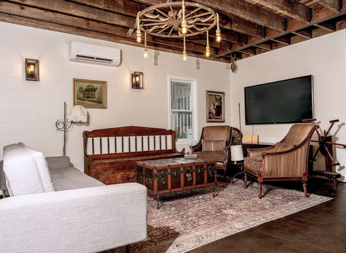 Luxury Historic Carriage House - Ferienwohnung