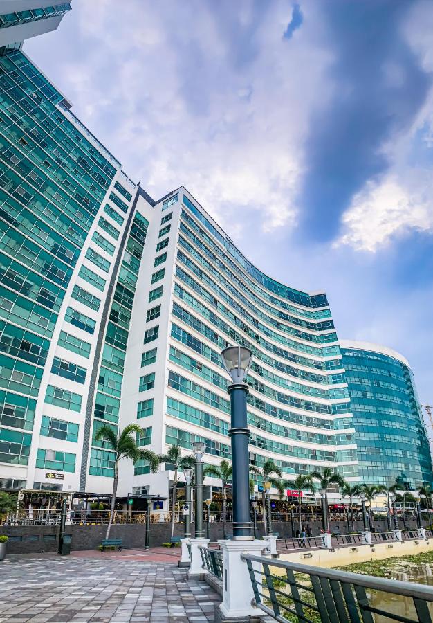 Departamento con Piscina, Jacuzzi y GYM - Chambres d’hôtes Guayaquil