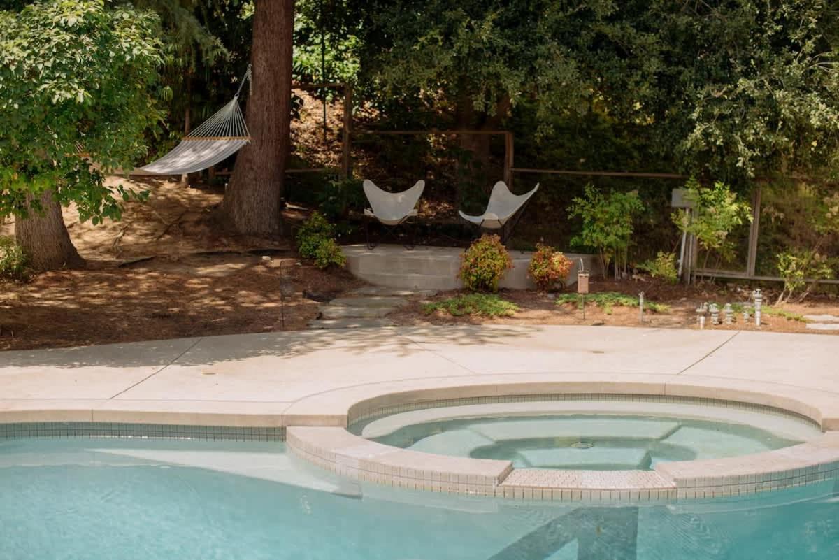 Villa Mountain Getaway with a Pool Hot Tub 5 Beds - B&B