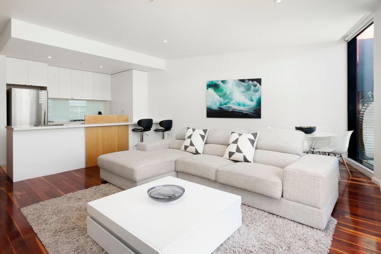 Deluxe Two-Bedroom River View Apartment with Two Bathrooms and Balcony