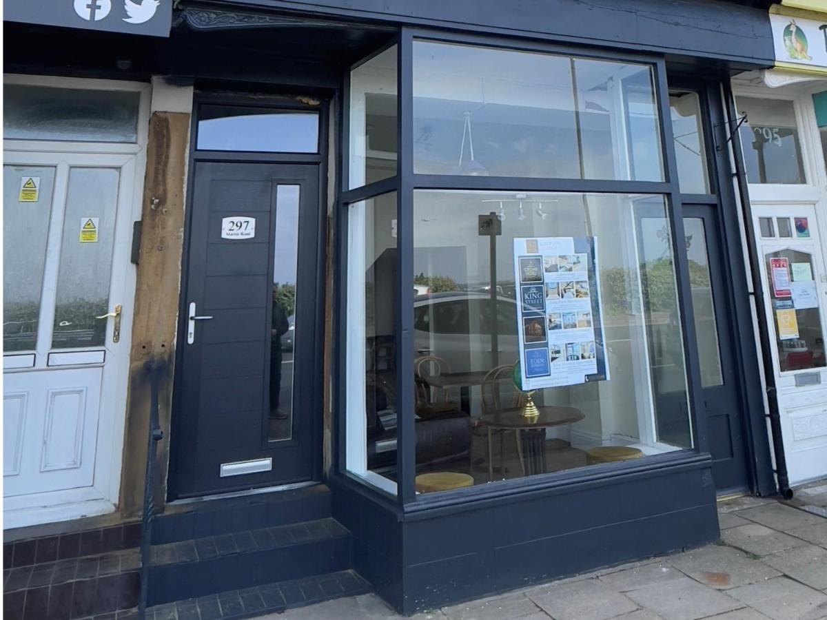 Eden Retreats Serviced Apartments - Bed and Breakfast Morecambe