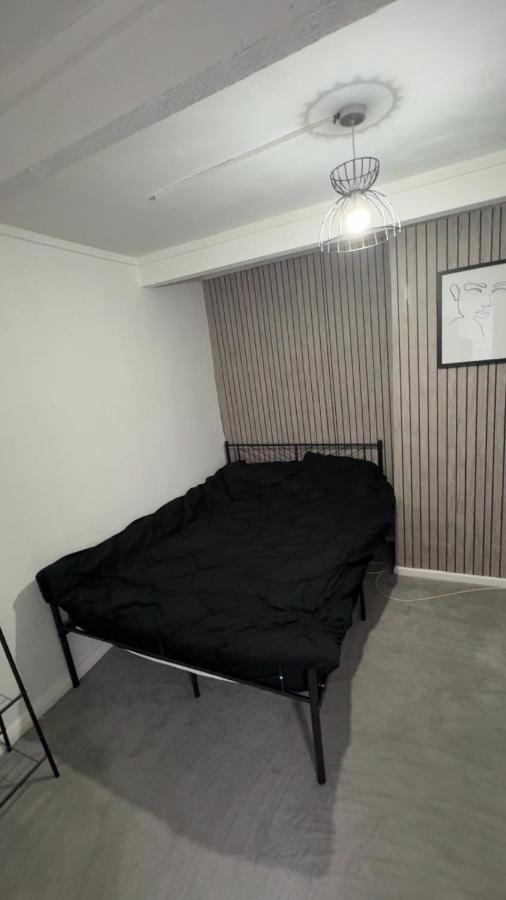 Flexyhomes next to Gloucester Royal Hospital 2 minutes walk away - Bed and Breakfast