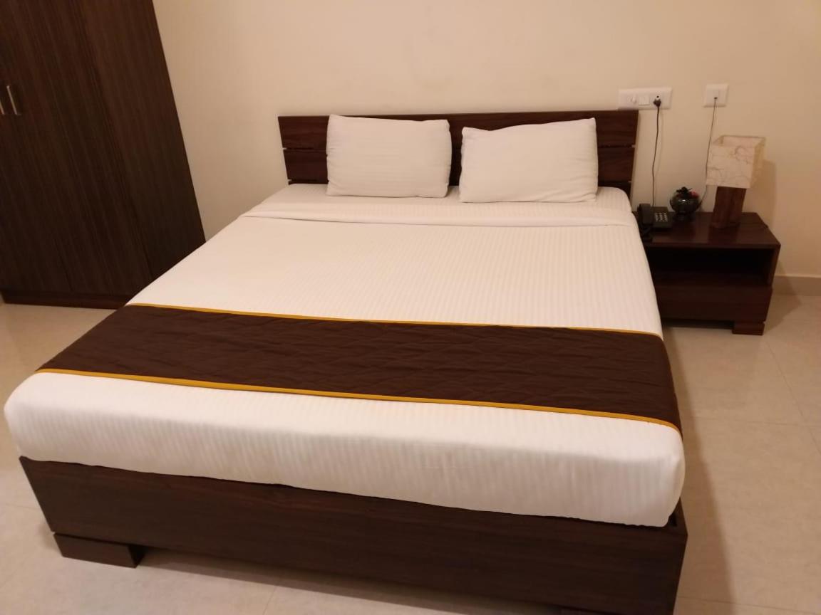 Dhanaram AC Rooms Near Panchavati Anjaneya Temple and Auroville - B&B