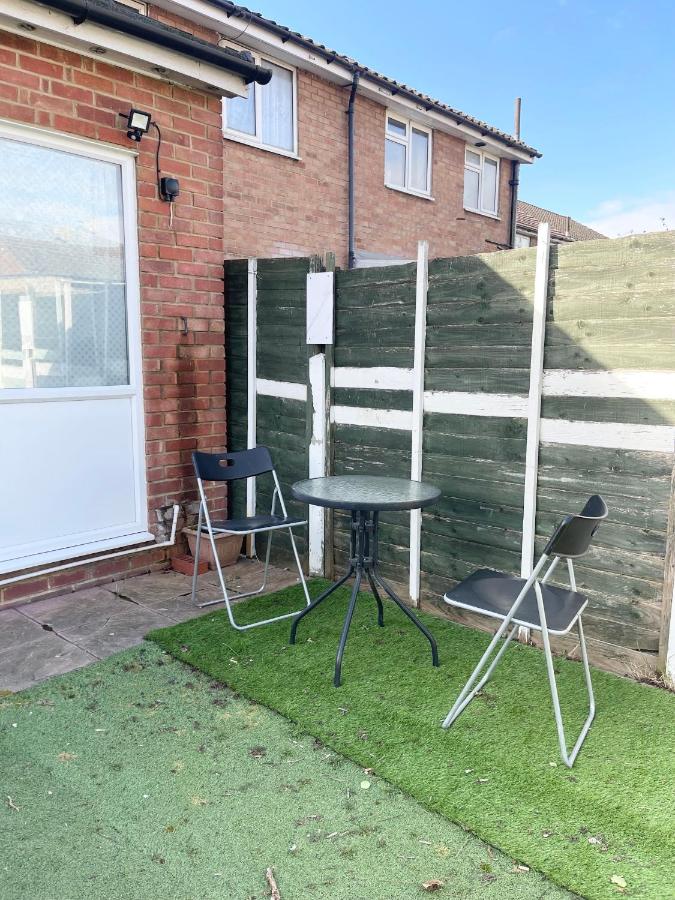 Romford Town House - 4-5 Bedroom - Ferienwohnung Goodmayes