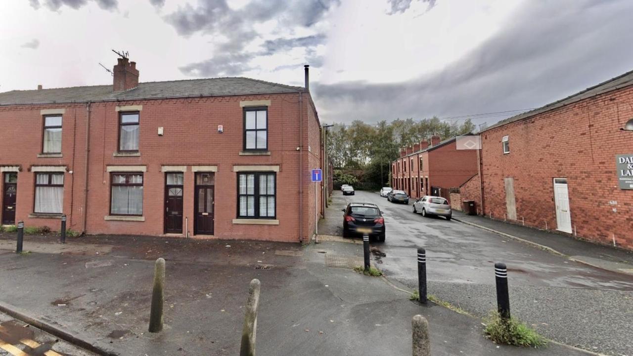Ideal 3 bed pay-as-you-stay home in Wigan sleeps 6 - B&B Wigan