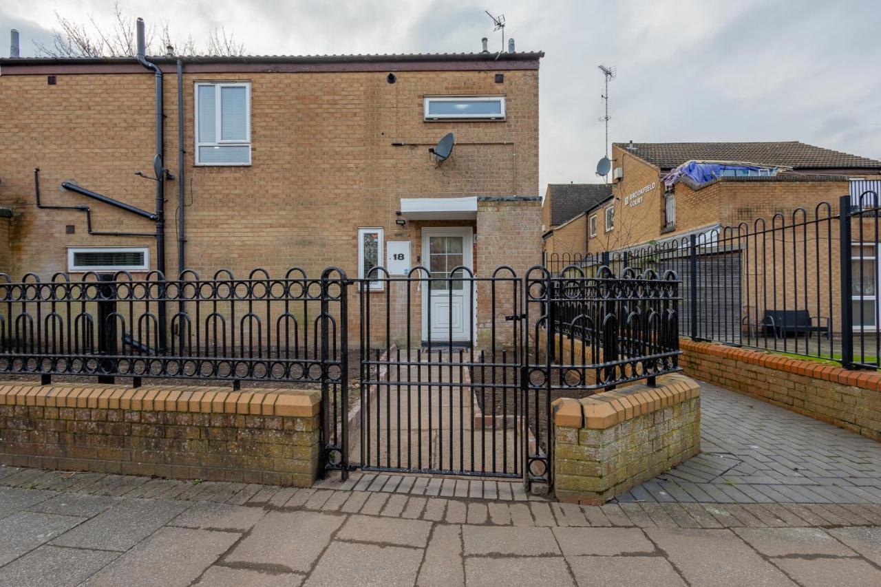 Premium Serviced Accommodation Nottingham - All Ensuite Rooms or Whole House - Near Train Station, City Centre & Trent Bridge - Fast Free WiFi - Parking - Chambres d'hôtes Nottingham