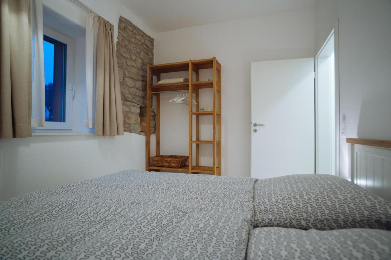 One-Bedroom Apartment with Shower