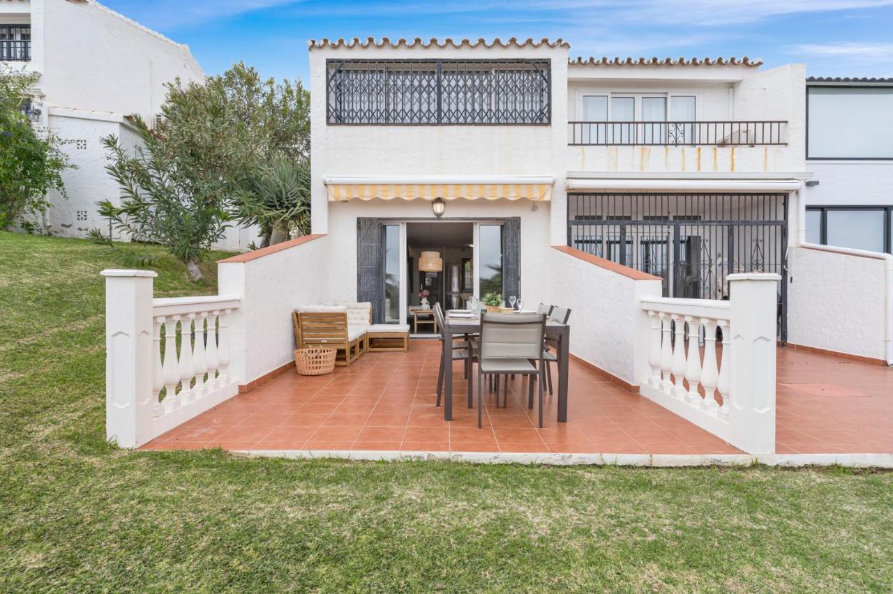 Charming seaview apartment with pool in La Cala by Costarentals - Ref 49 - B&B