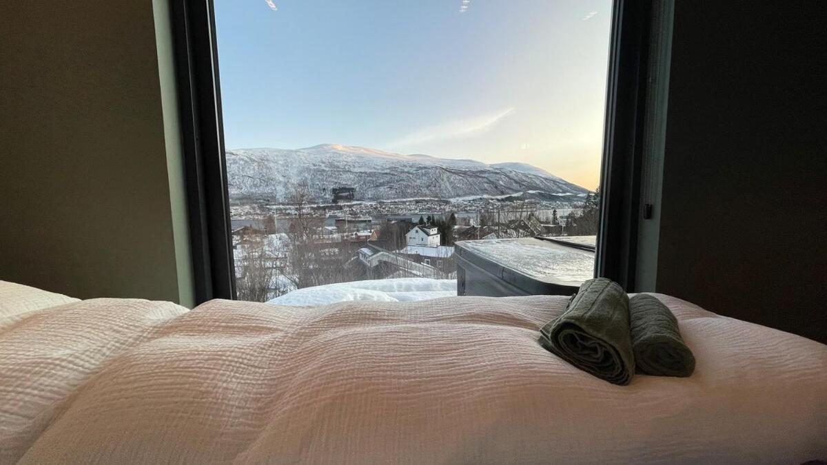 The Arctic panorama studio with outdoor jacuzzi - B&B Tromsø