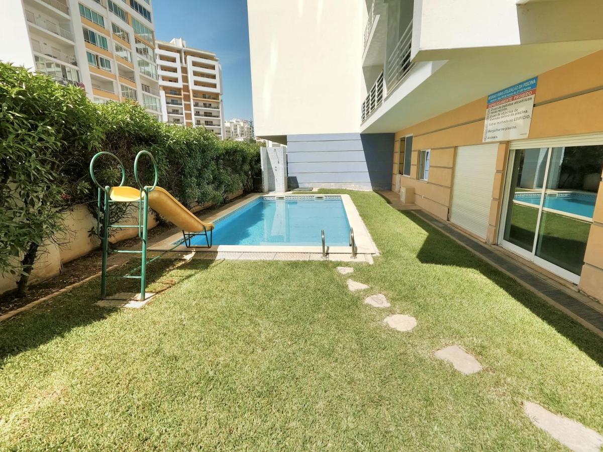 Algarve Beach Vibes Apartment 2, WiFi, Pool, AC - Bed and Breakfast Portimão