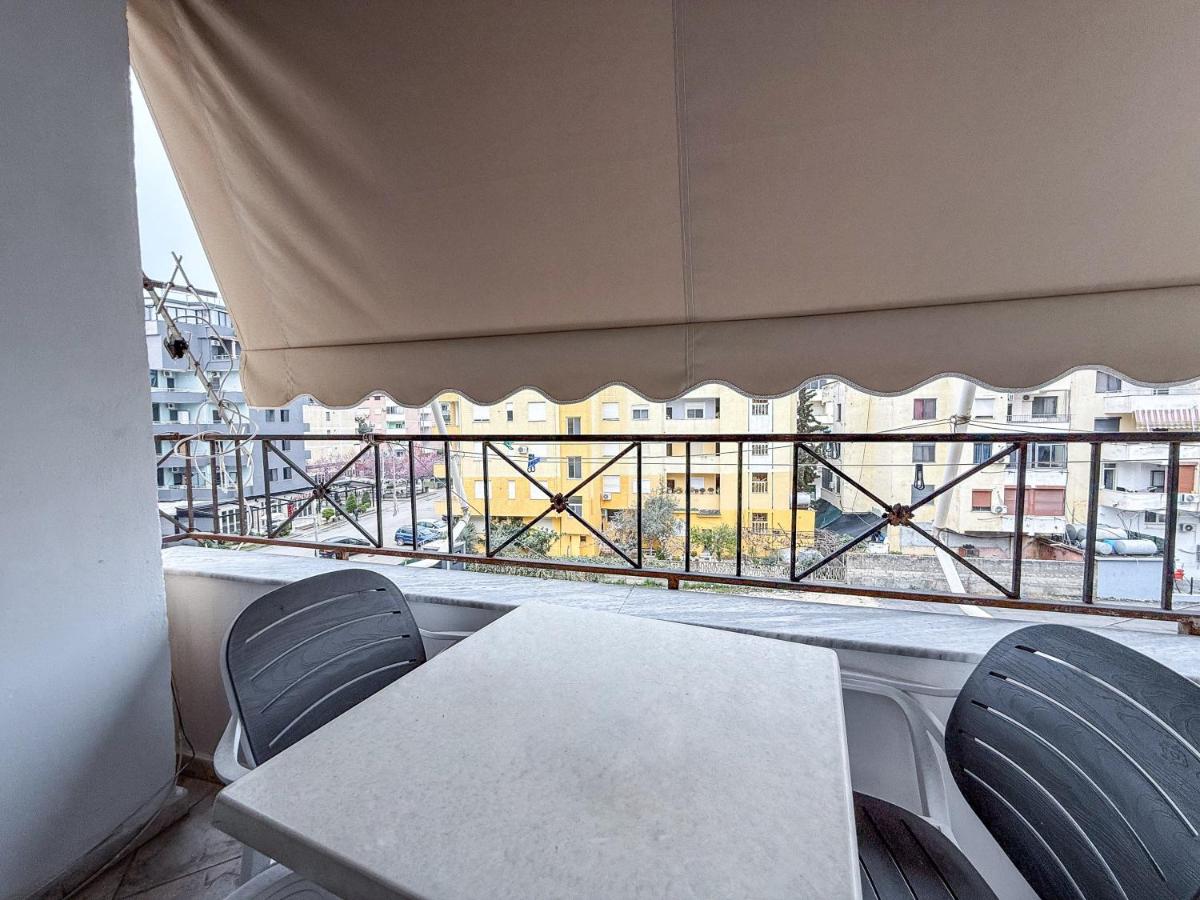 Erik beach home 2 bed apartment - Ferienwohnung Durrës