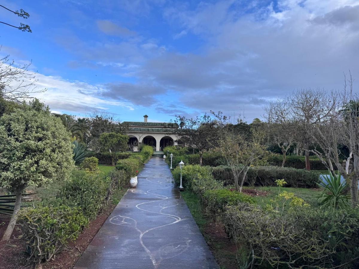 Villa élégante à Rabat,harhoura à 4 chambres - B&B