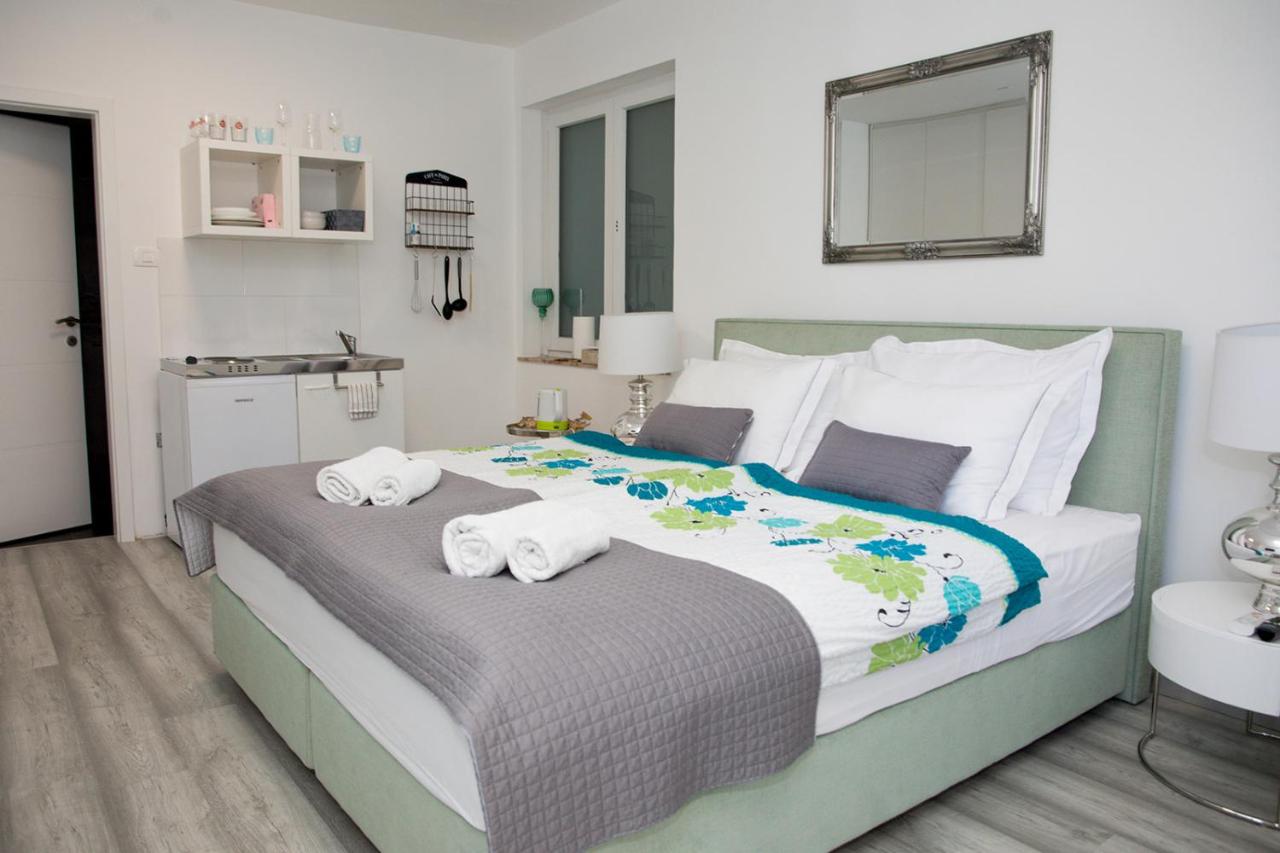 Premium Studio with Terrace and Parking