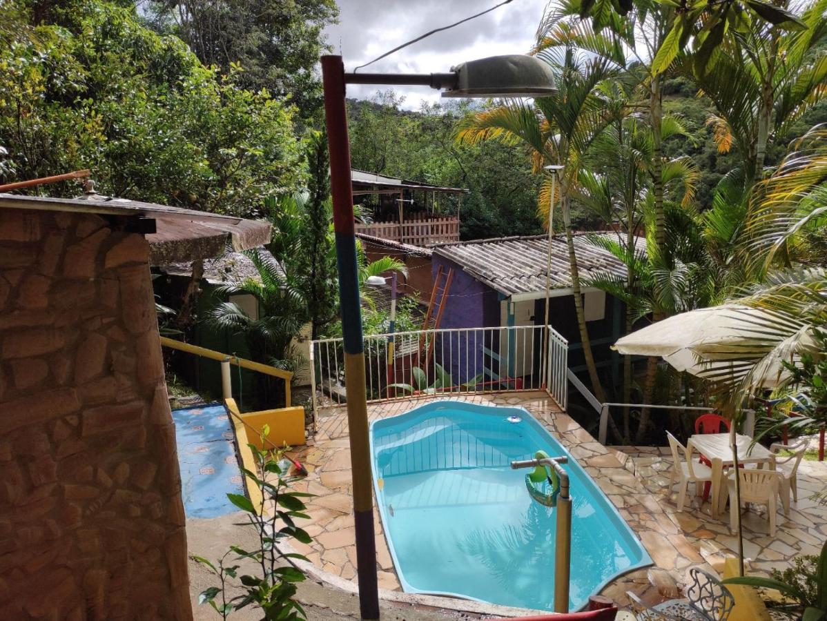 Pousada e Hostel Cantinho dos Chalés - B&B