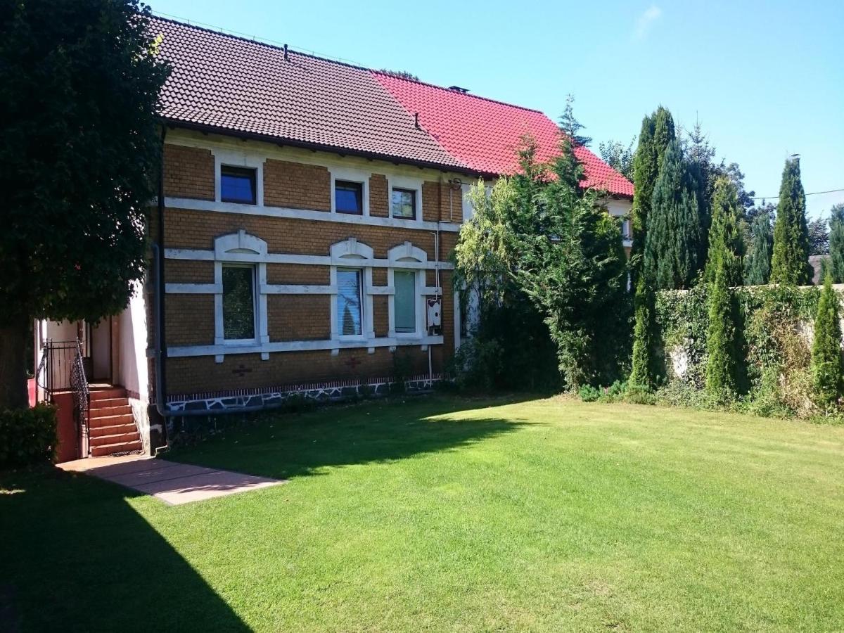 Semi-detached house in Ledzin for 14 persons - Bed and Breakfast
