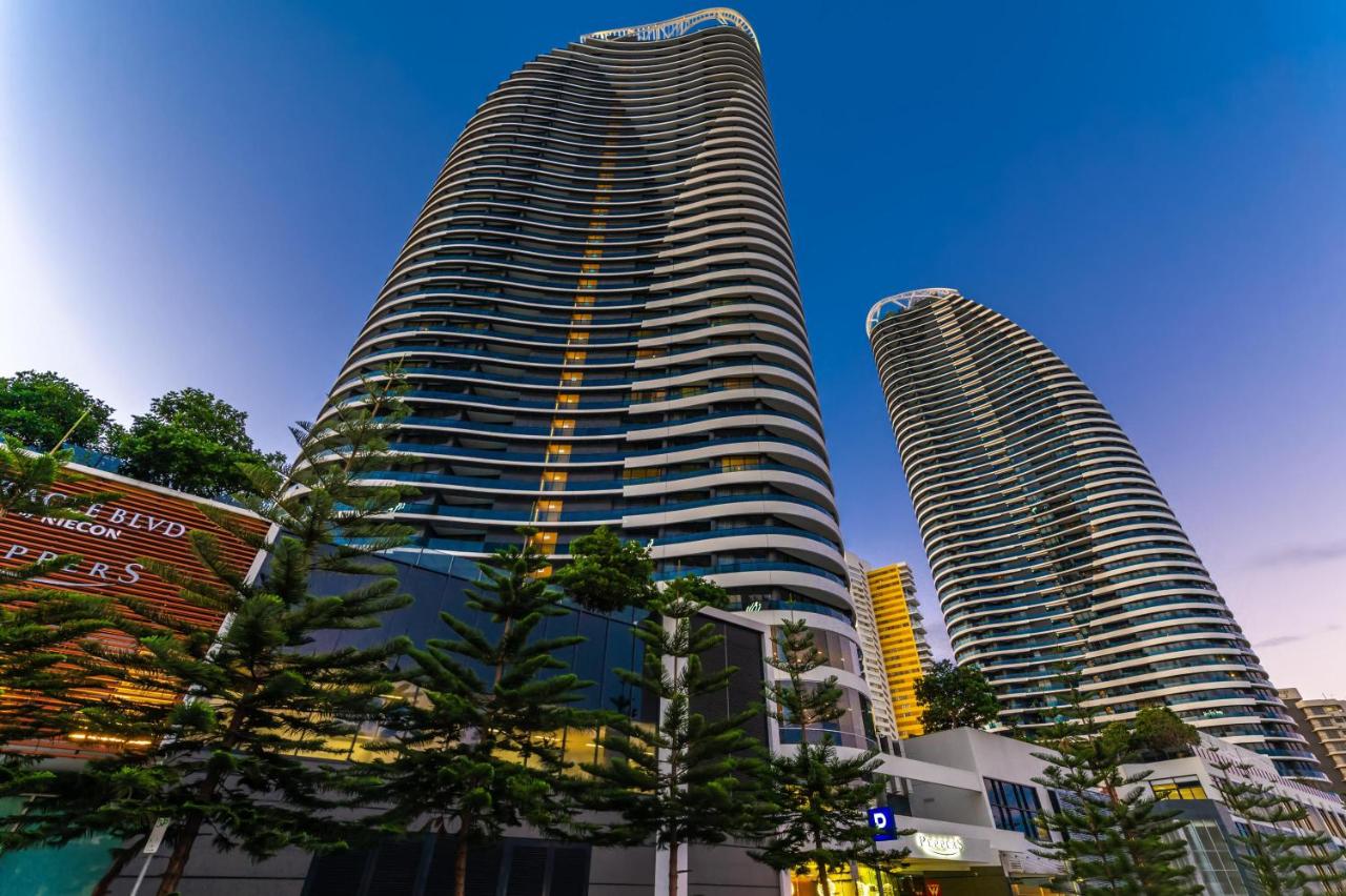 Luxury Sky High 1 Bedroom Escape with Ocean Views - Hosted by Coastal Letting Co. - B&B Gold Coast