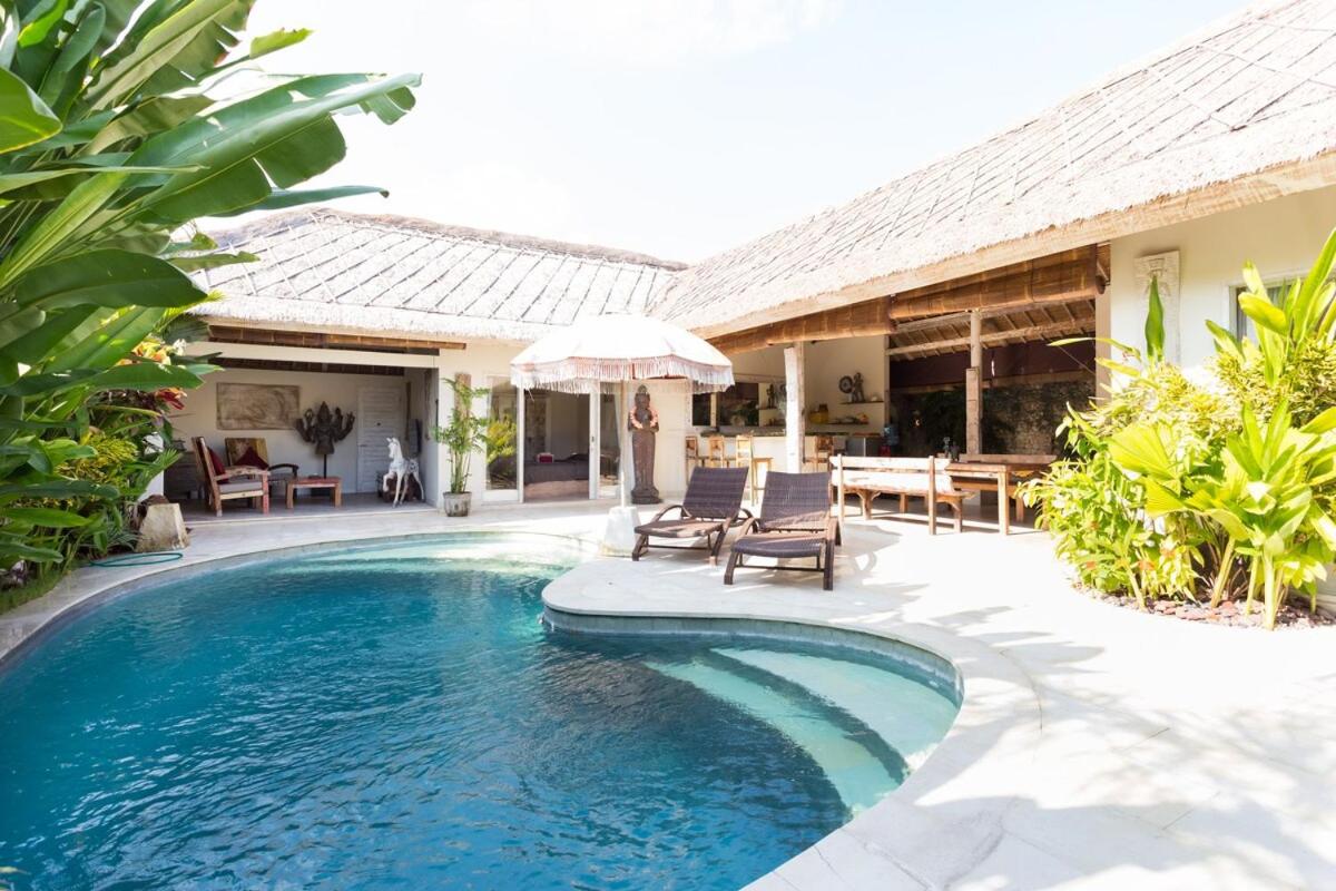 Orora villa 3 bedrooms Canggu Pantai Batu Bolong - Bed and Breakfast Canggu