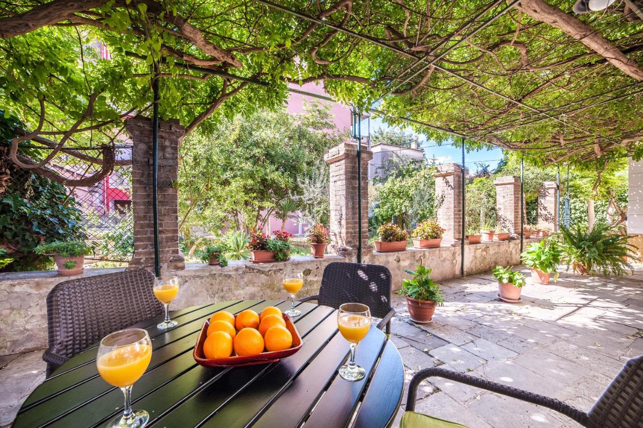 Apartment Heart of the City - Chambres d'hôtes Sibenik