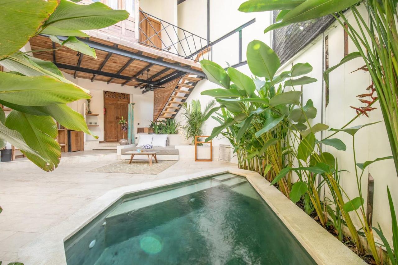 Elegant 1-br Villa With Pool, 800m To Echo Beach - Bed and Breakfast Canggu