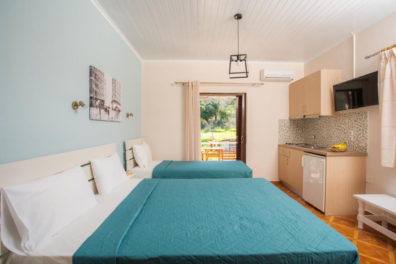 Triple Room with Terrace