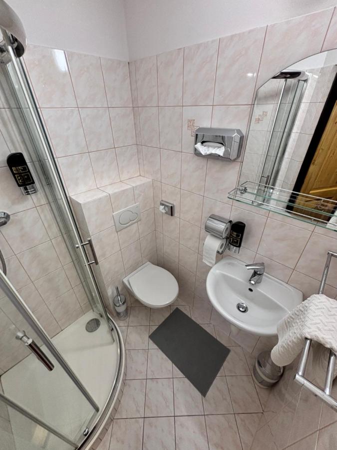 Twin Room with Bathroom