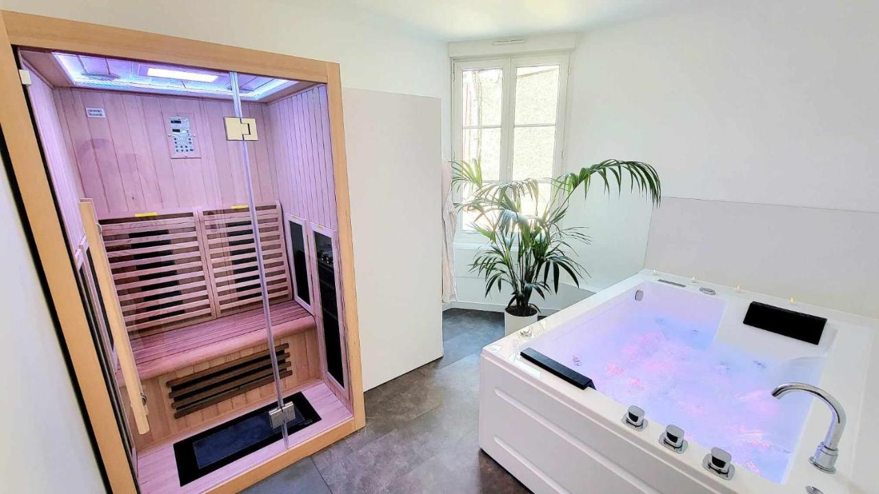 Appart SPA 80m2 avec terrasse balcon jacuzzi et sauna privatif en hyper centre Place Drouet d'Erlon - Chambres d’hôtes Reims