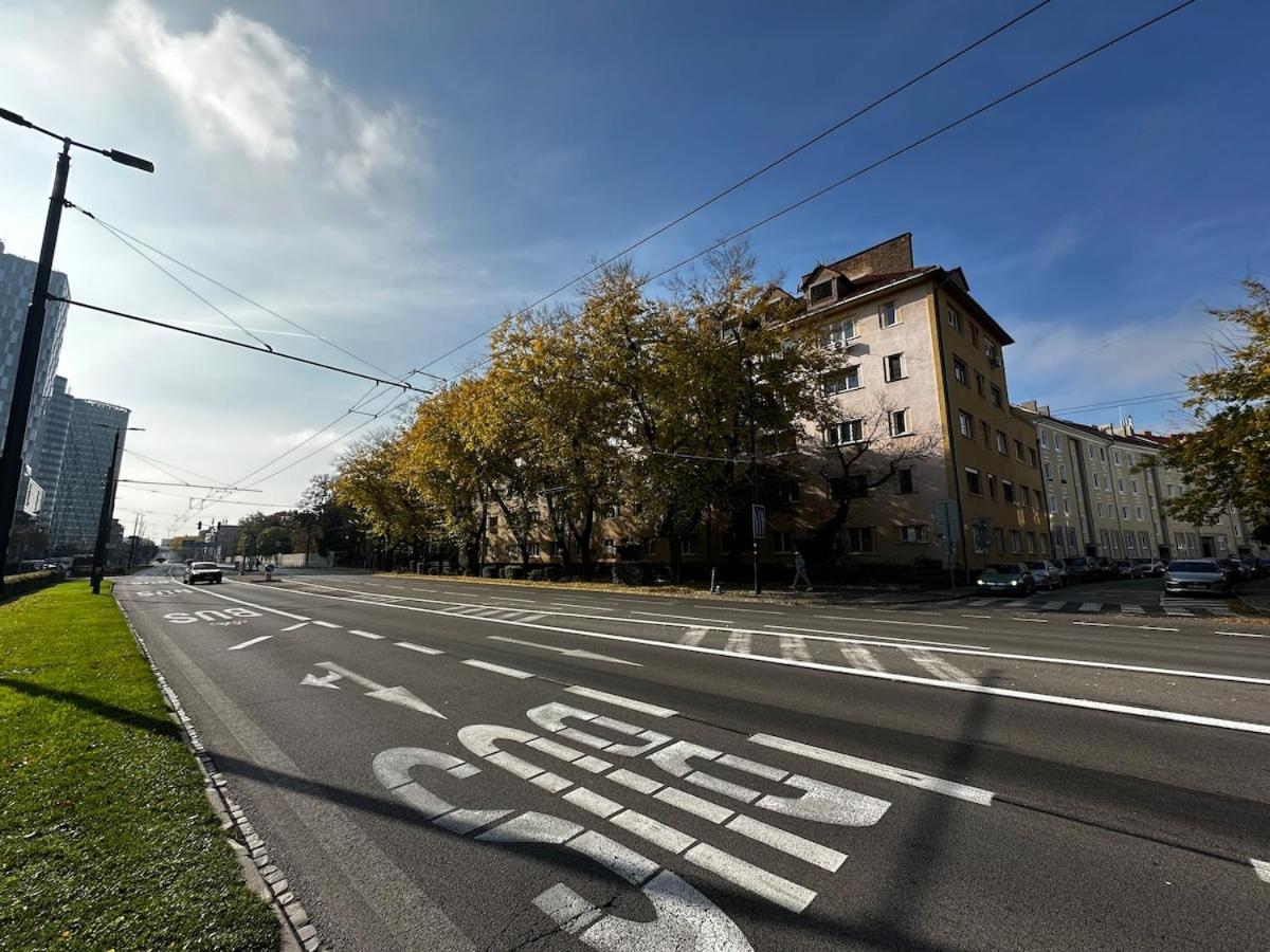 Byt s veľkou terasou a balkónom v centre mesta! - B&B Bratislava