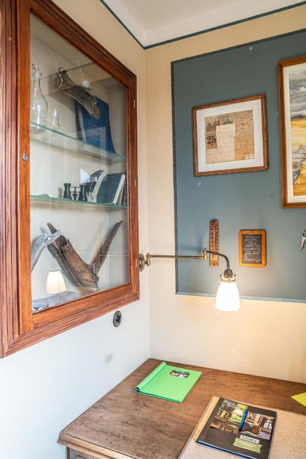Small Single Room with shared toilet (no shower)